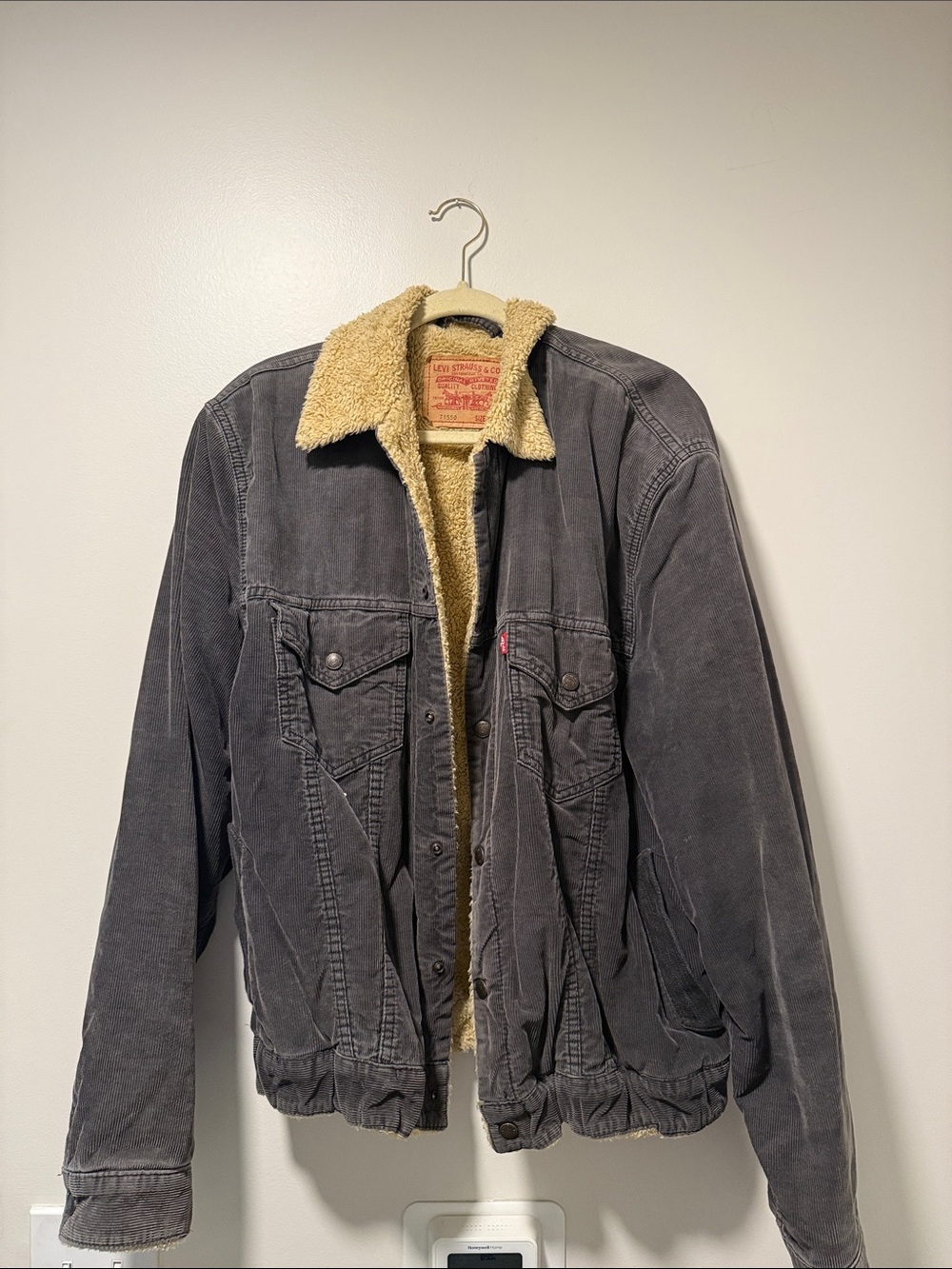 Vintage Levi's Gray Sherpa-Lined Shirt Jacket with Cream Collar